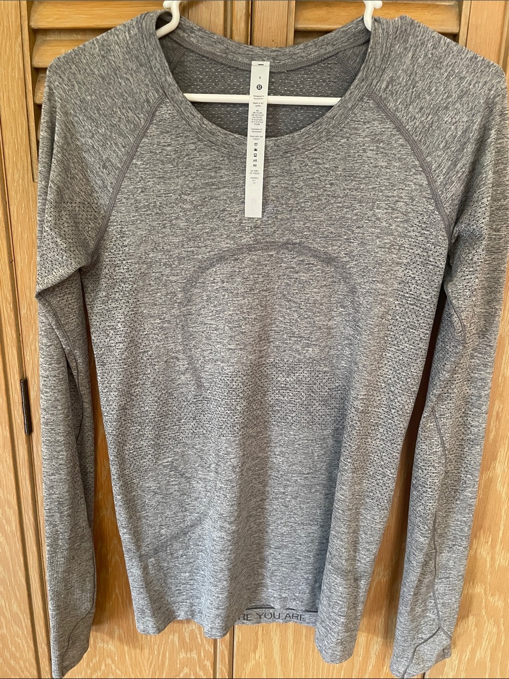 lululemon athletica womens’s Heather Gray Crewneck long sleeve shirt